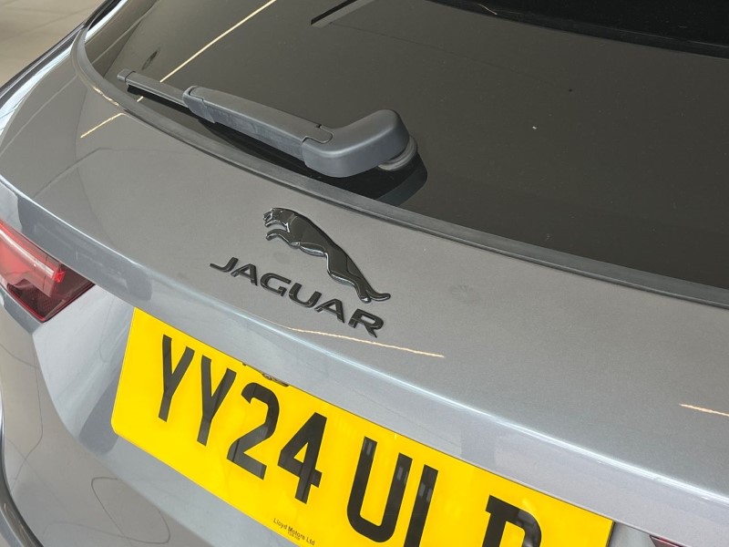 2024 (24) JAGUAR F-PACE 2.0 D200 R-Dynamic HSE Black 5dr Auto AWD 5459421
