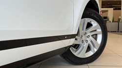 2020 (70) LAND ROVER RANGE ROVER EVOQUE 2.0 D150 R-Dynamic S 5dr Auto 5456055