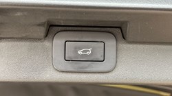 2023 (23) LAND ROVER DISCOVERY 3.0 D300 R-Dynamic HSE 5dr Auto 5454139
