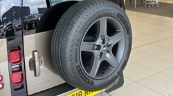 2025 (25) LAND ROVER COMMERCIAL DEFENDER 3.0 D250 Hard Top X-Dynamic SE Auto 5462852