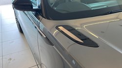 2018 (68) LAND ROVER RANGE ROVER VELAR 3.0 D300 R-Dynamic SE 5dr Auto 5470083