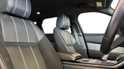 2021 (71) LAND ROVER RANGE ROVER VELAR 3.0 D300 MHEV R-Dynamic SE 5dr Auto 5475641