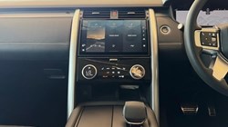 2024 (74) LAND ROVER DISCOVERY 3.0 D300 Dynamic SE 5dr Auto 5541459