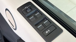 2023 (23) LAND ROVER DISCOVERY 3.0 D300 R-Dynamic HSE 5dr Auto 5557401
