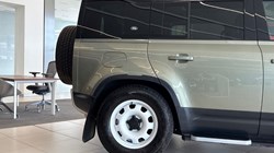 2022 (72) LAND ROVER DEFENDER 3.0 D250 SE 110 5dr Auto 5563023