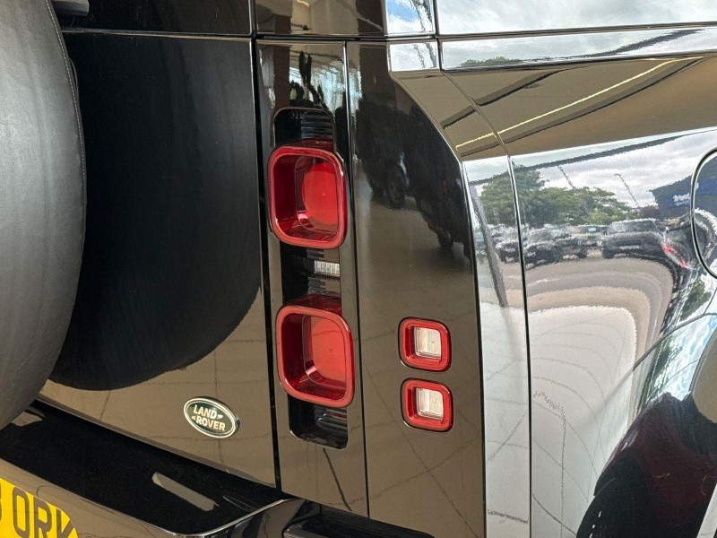 2023 (23) LAND ROVER DEFENDER 3.0 D250 X-Dynamic SE 90 3dr Auto 5568610