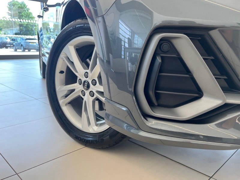 2020 (70) AUDI Q3 35 TFSI S Line 5dr 5554931