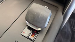 2022 (22) LAND ROVER DISCOVERY 3.0 D300 R-Dynamic HSE 5dr Auto 5554363