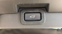 2022 (22) LAND ROVER DISCOVERY 3.0 D300 R-Dynamic HSE 5dr Auto 5554391