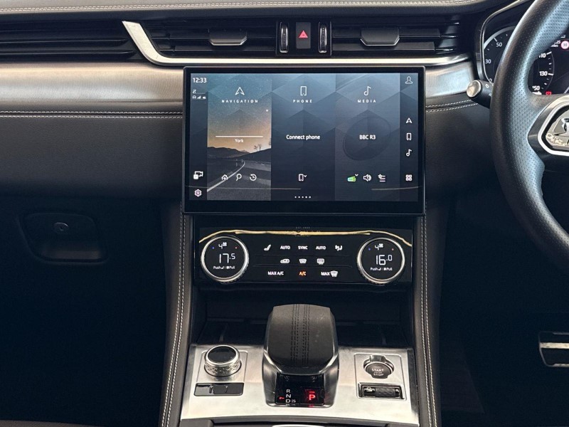 2023 (23) JAGUAR F-PACE 2.0 D200 R-Dynamic SE 5dr Auto AWD 5551933