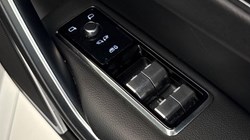 2023 (23) JAGUAR F-PACE 2.0 D200 R-Dynamic SE 5dr Auto AWD 5551942