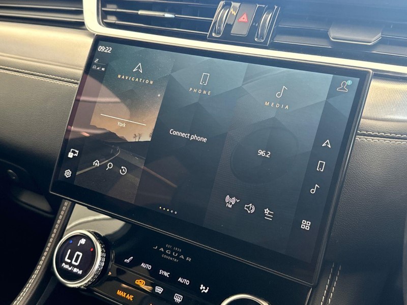 2022 (22) JAGUAR F-PACE 2.0 D200 R-Dynamic S 5dr Auto AWD 5570302