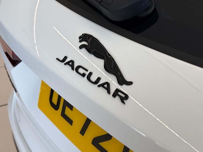 2022 (72) JAGUAR F-PACE 2.0 D200 R-Dynamic Black 5dr Auto AWD 5592438