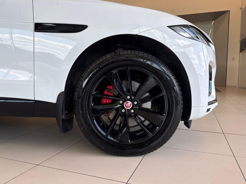 2022 (72) JAGUAR F-PACE 2.0 D200 R-Dynamic Black 5dr Auto AWD 5592400
