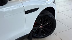 2022 (72) JAGUAR F-PACE 2.0 D200 R-Dynamic Black 5dr Auto AWD 5592441