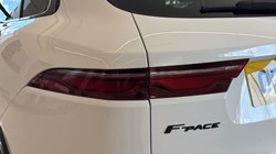 2022 (72) JAGUAR F-PACE 2.0 D200 R-Dynamic Black 5dr Auto AWD 5592411