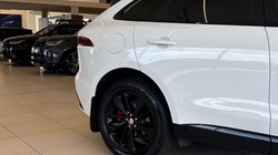2022 (72) JAGUAR F-PACE 2.0 D200 R-Dynamic Black 5dr Auto AWD 5592445