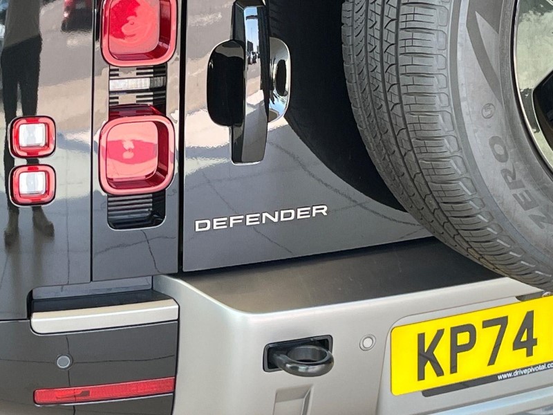 2024 (74) Defender 3.0 D350 X-dynamic SE 110 5Dr Auto [7 Seat] Estate 5593733