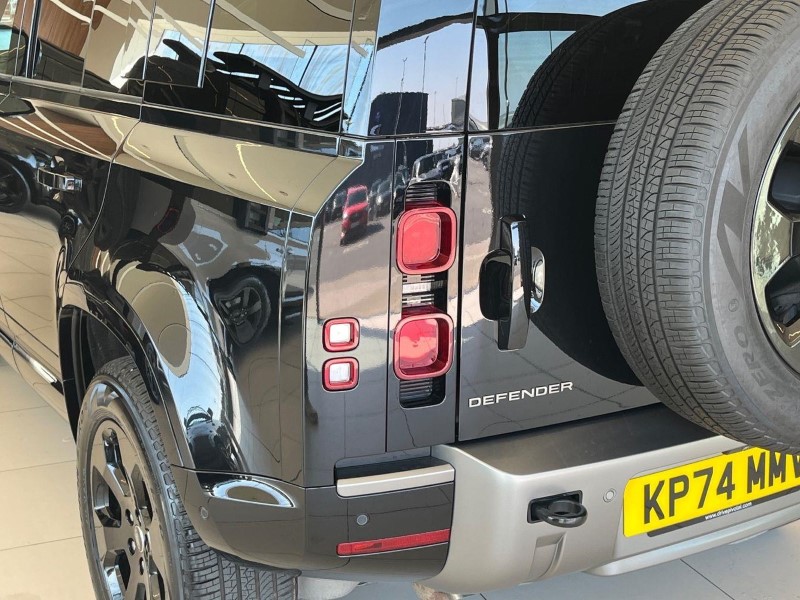 2024 (74) Defender 3.0 D350 X-dynamic SE 110 5Dr Auto [7 Seat] Estate 5593704