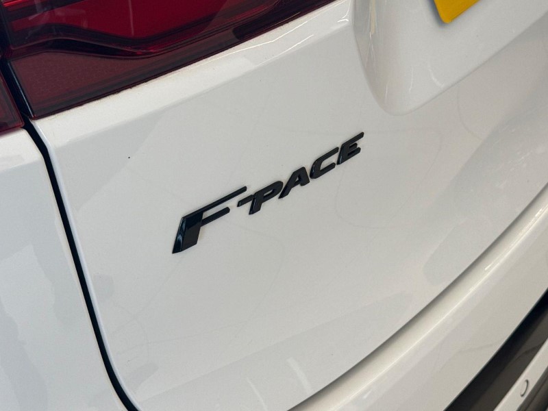 2024 (24) JAGUAR F-PACE 2.0 D200 R-Dynamic SE 5dr Auto AWD 5575874