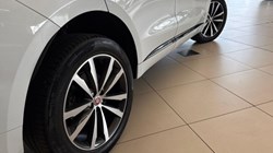 2024 (24) JAGUAR F-PACE 2.0 D200 R-Dynamic SE 5dr Auto AWD 5575877