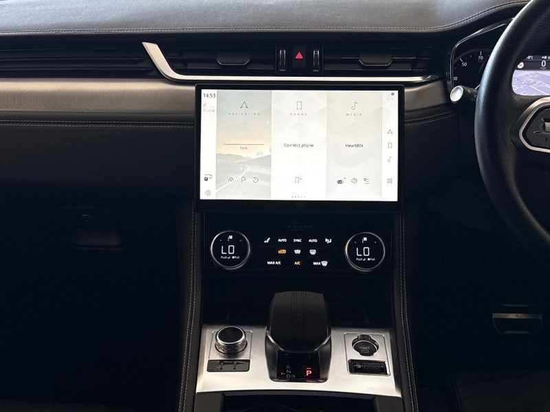 2024 (24) JAGUAR F-PACE 2.0 D200 R-Dynamic SE 5dr Auto AWD 5575843