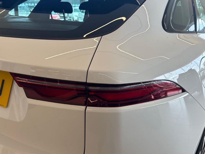 2024 (24) JAGUAR F-PACE 2.0 D200 R-Dynamic SE 5dr Auto AWD 5575876