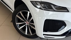 2024 (24) JAGUAR F-PACE 2.0 D200 R-Dynamic SE 5dr Auto AWD 5575871