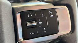 2023 (23) LAND ROVER DISCOVERY 3.0 D300 R-Dynamic SE 5dr Auto 5563163