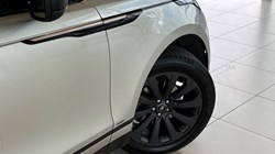 2020 (70) LAND ROVER RANGE ROVER VELAR 2.0 D180 R-Dynamic SE 5dr Auto 5559541