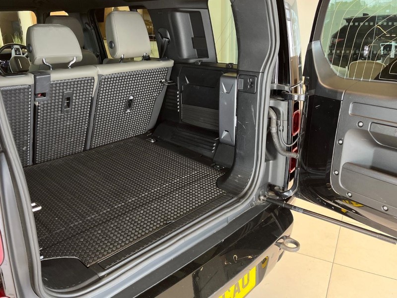 2022 (22) LAND ROVER DEFENDER 3.0 D250 X-Dynamic S 110 5dr Auto 5643650