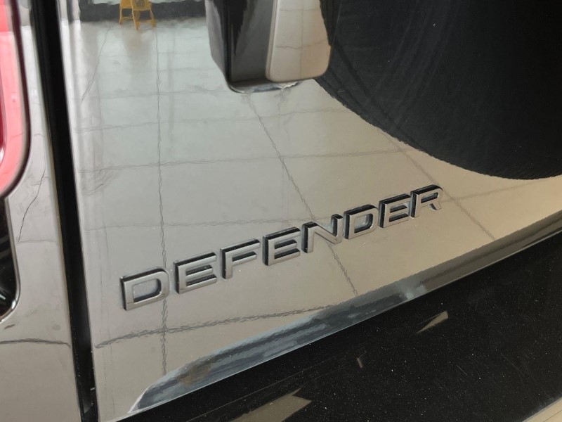 2022 (22) LAND ROVER DEFENDER 3.0 D250 X-Dynamic S 110 5dr Auto 5643656