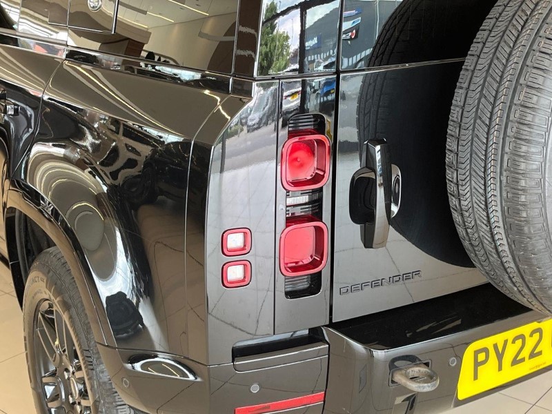 2022 (22) LAND ROVER DEFENDER 3.0 D250 X-Dynamic S 110 5dr Auto 5643657