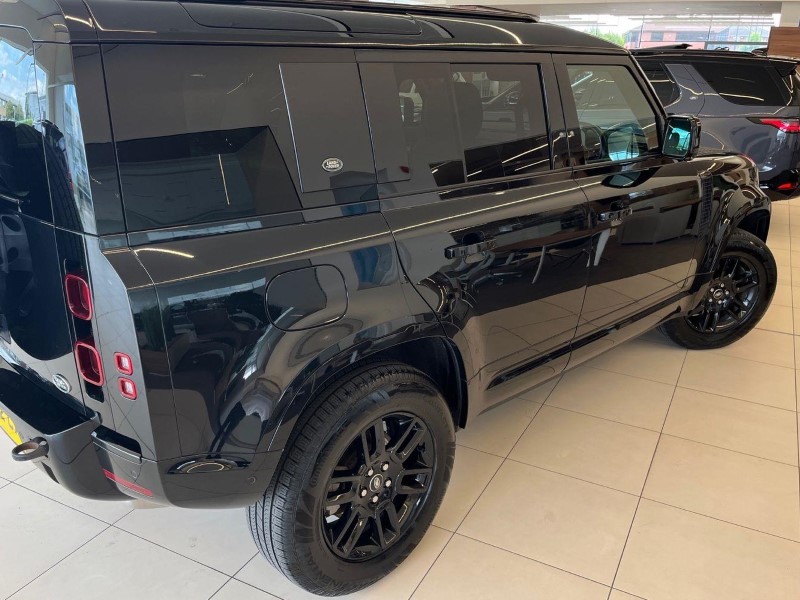 2022 (22) LAND ROVER DEFENDER 3.0 D250 X-Dynamic S 110 5dr Auto 5643661