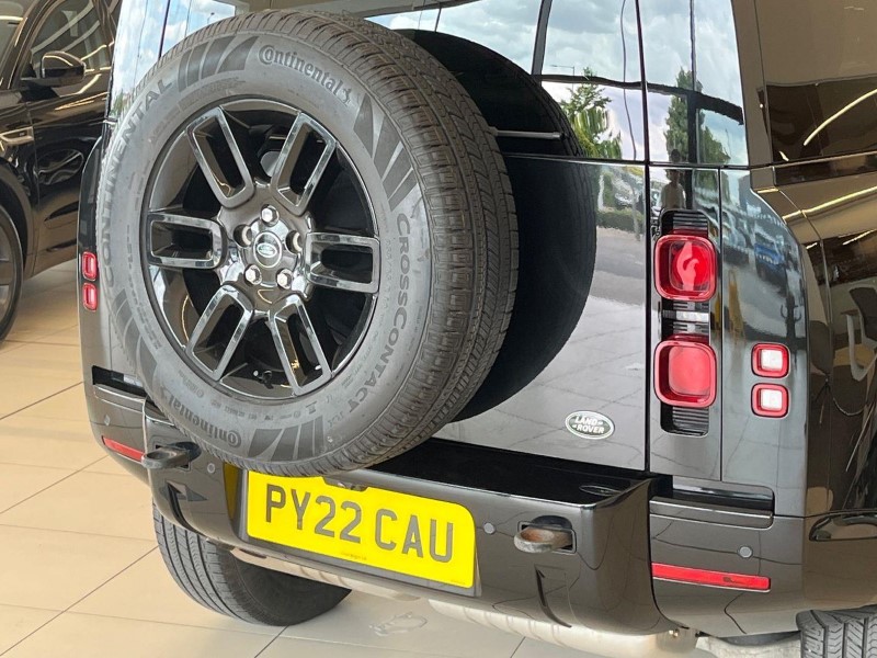 2022 (22) LAND ROVER DEFENDER 3.0 D250 X-Dynamic S 110 5dr Auto 5643655