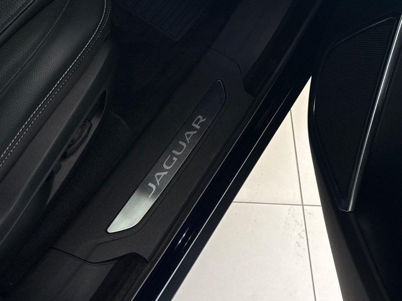 2023 (23)  JAGUAR F-PACE 2.0 D200 R-Dynamic SE Black 5dr Auto AWD 5639322