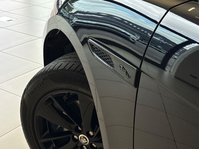 2023 (23)  JAGUAR F-PACE 2.0 D200 R-Dynamic SE Black 5dr Auto AWD 5639305
