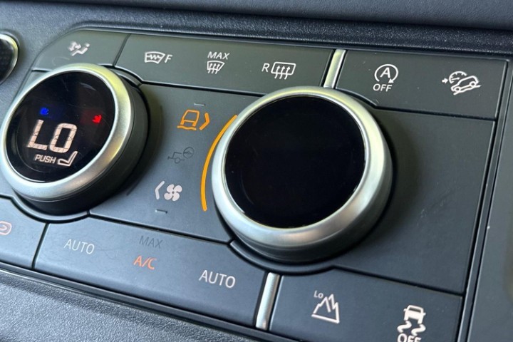 2025 (25) LAND ROVER DEFENDER 3.0 D350 X-Dynamic SE 90 3dr Auto 5603423