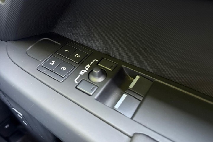 2025 (25) LAND ROVER DEFENDER 3.0 D350 X-Dynamic SE 90 3dr Auto 5603407