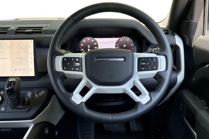2025 (25) LAND ROVER DEFENDER 3.0 D350 X-Dynamic SE 90 3dr Auto 5603400