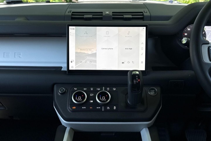2025 (25) LAND ROVER DEFENDER 3.0 D350 X-Dynamic SE 90 3dr Auto 5603399