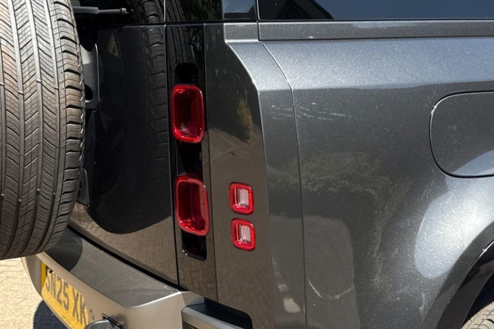 2025 (25) LAND ROVER DEFENDER 3.0 D350 X-Dynamic SE 90 3dr Auto 5603434