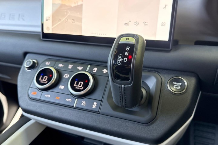 2025 (25) LAND ROVER DEFENDER 3.0 D350 X-Dynamic SE 90 3dr Auto 5603398
