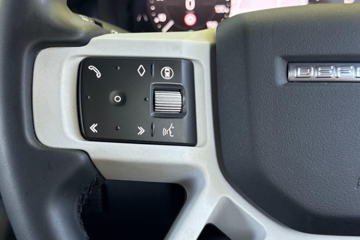 2025 (25) LAND ROVER DEFENDER 3.0 D350 X-Dynamic SE 90 3dr Auto 5603412