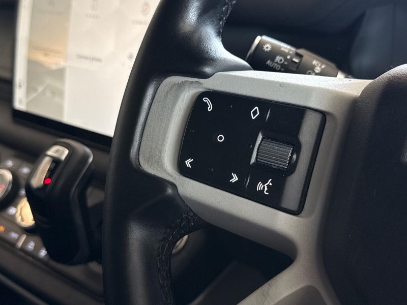 2024 (73) LAND ROVER DEFENDER 3.0 D300 X-Dynamic HSE 130 5dr Auto [8 Seat] 5632916