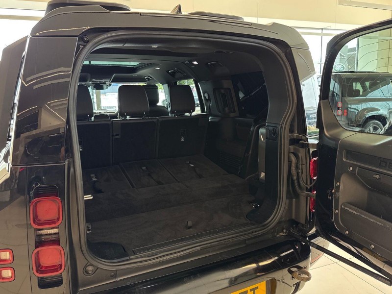 2024 (73) LAND ROVER DEFENDER 3.0 D300 X-Dynamic HSE 130 5dr Auto [8 Seat] 5632927