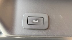 2022 (22) LAND ROVER RANGE ROVER EVOQUE 1.5 P300e Evoque Edition 5dr Auto 5685791
