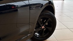 2021 (21) JAGUAR F-PACE 2.0 D200 R-Dynamic S 5dr Auto AWD 5688718
