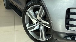 2023 (23) LAND ROVER DISCOVERY 3.0 D300 R-Dynamic HSE 5dr Auto 5702036