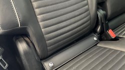 2023 (23) LAND ROVER DISCOVERY 3.0 D250 R-Dynamic SE 5dr Auto 5721220